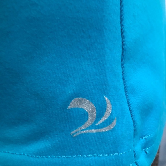 Jazzercise Athletic Top with built-in shelf bra - Picture 4 of 9